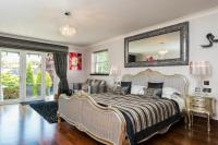 Ambleside King Suite with Spa Bath