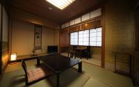 Kamer in Japanse Stijl met Gedeelde Badkamer