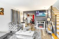 Newark Home with Deck and Fire Pit, 16 Mi to NYC! - Chambres d’hôtes Newark
