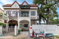 Rattana House Homestay - Bed and Breakfast