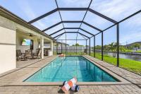 Tranquil Canal Views, Saltwater Pool - Modern Retreat on the 21st - Roelens - Chambres d’hôtes Cape Coral