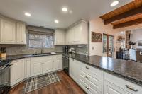 Creekside Cabin - Pup-Friendly with AC - B&B Shaver Lake