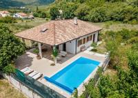 Adorable family villa with swimming pool and olive garden - B&B