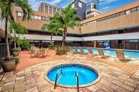 Downtown 2BR Huge Patio Free parking WiFi - B&B