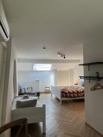 Dreibettzimmer mit eigenem Bad