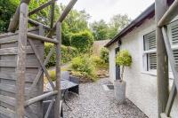 Squirrel Bank, with a hot tub & parking - Ferienwohnung