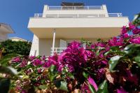 Villa Anadea with hot tub overlooking sea - B&B