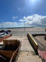 Stunning 2 Bedroom Ground Floor Sea View Apartment - B&B Rhôs-on-Sea