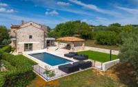 Beautiful Villa Treori with pool in Sv Lovrec - B&B
