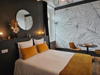 Zimmer mit Kingsize-Bett und Whirlpool