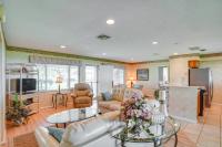 Cozy Frostproof Escape w/ Private Hot Tub! - Chambres d’hôtes Frostproof