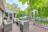 Saratoga Springs Home w/ Hot Tub: Walk to Downtown - Chambres d'hôtes Saratoga Springs