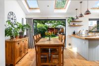 Charming Family Home with Stoves, Garden & Parking - B&B Bristol