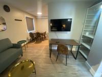 Newly Renovated 1br1ba With Asian Style Tea Room - B&B Edmonton