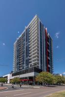 Sensational City Apartment with Lake Views - B&B Canberra