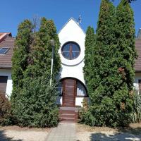 Türkiz Apartman - 5 szobás 13 fős apartmanház 4km a Balaton- Balatonszabadi - B&B