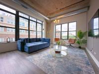 Spacious and Luxurious 3BR Near McCormick Place and Soldier Field with Optional Parking - Sleeps 10 - B&B Chicago