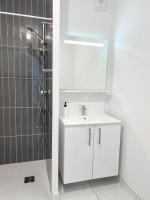 Studio in Lormont with Free Parking - B&B