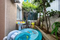 Spacious Garden apt - B&B Atenas