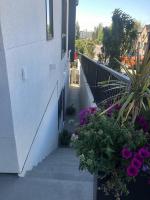 Modern luxury and convenience in Marda Loop - B&B Calgary