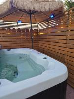 Pool, Hot Tub, Luxury 3 Beds,15 Min Beach,DT, Zoo, Sesame Place, Airport - B&B