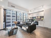 Yorkville Plaza Suites - Pool & Hot Tub - Chambres d’hôtes Toronto