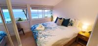 Beachfront Surfside 2BR Apartment - The Coachhouse - Ferienwohnung Narrabeen