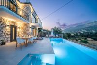Luxury Stone Villa Aris, ideally located just a 5-minute walk from restaurants and shops - Chambres d'hôtes Divaráta