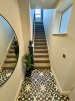 Romeo's Arch high end luxury in centre of Stratford with parking - B&B