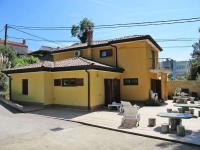 Holiday Home Yellowhouse - Bed and Breakfast Kaštel