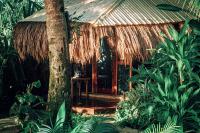 ShakaBrah's beachfront Kubo - B&B