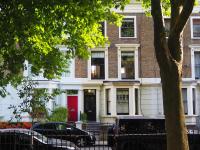Stunning house overlooking local park - B&B