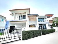 Seaside Symphony Luxury Pool Villa Pattaya with Private Beach Access - Ferienwohnung