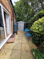 Cosy cottage in Christchurch, 1 double & 2 singles with private garden & parking - Bed and Breakfast Christchurch