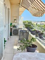 Appartement rénové dernier étage en ville et au calme - B&B Tolone