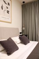 Deluxe One-Bedroom Apartment