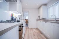 Fleet Street - 2 Bedroom Holiday Home - Swansea - Bed and Breakfast