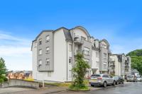 Modern 1BR Apt with Balcony & City View - B&B