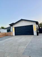 Newly Built, Bright, and Modern Guest Home - B&B