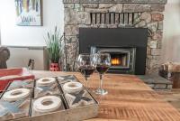 Buckeye Bear's Den-AC-Walking Distance to town - B&B Shaver Lake