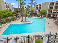Cozy 2br Condo W Pool Near Old Town - Bed and Breakfast
