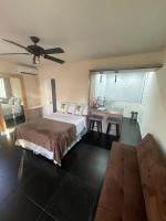 Scarlett Studios 3-US Embassy 7 mins drive- Lloyd Erskine Sandiford Centre & Ross university 5 mins drive-Only a 1 night reservation includes airport and embassy round trip - B&B Bridgetown