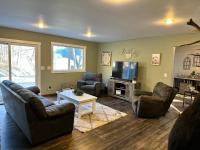 Huge 5 Bedroom 2 12 Bathroom And Pet Friendly - Bed and Breakfast Ontario