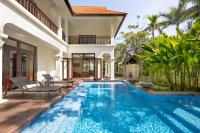 Villa with Garden View