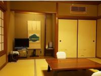 Kamer in Japanse Stijl met Gedeelde Badkamer