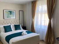Luxe Entire 3 bedroom home, Perfect for Business, Contractor, Family stays, Free WIFI & NETFLIX - B&B