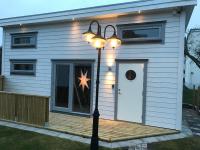 Centralt belägen Attefalls stuga - B&B Falkenberg