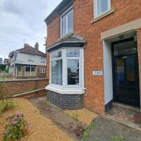 Huge 4 bed in the heart of Kettering - B&B