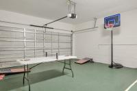 Large Spacious Home w Private Pool & Hot Tub - B&B Davenport