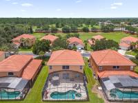 Large Spacious Home w Private Pool & Hot Tub - B&B Davenport